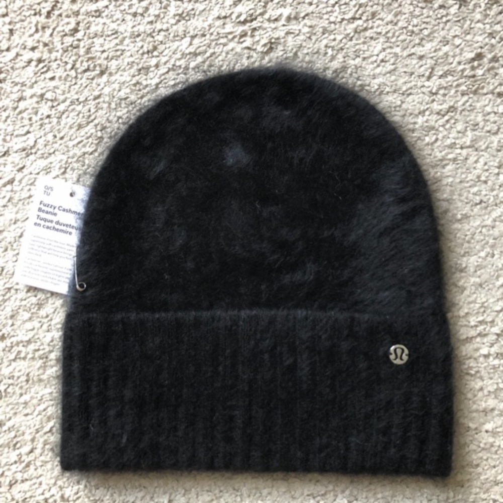 lululemon “ Fuzzy Cashmere Beanie.NWT.